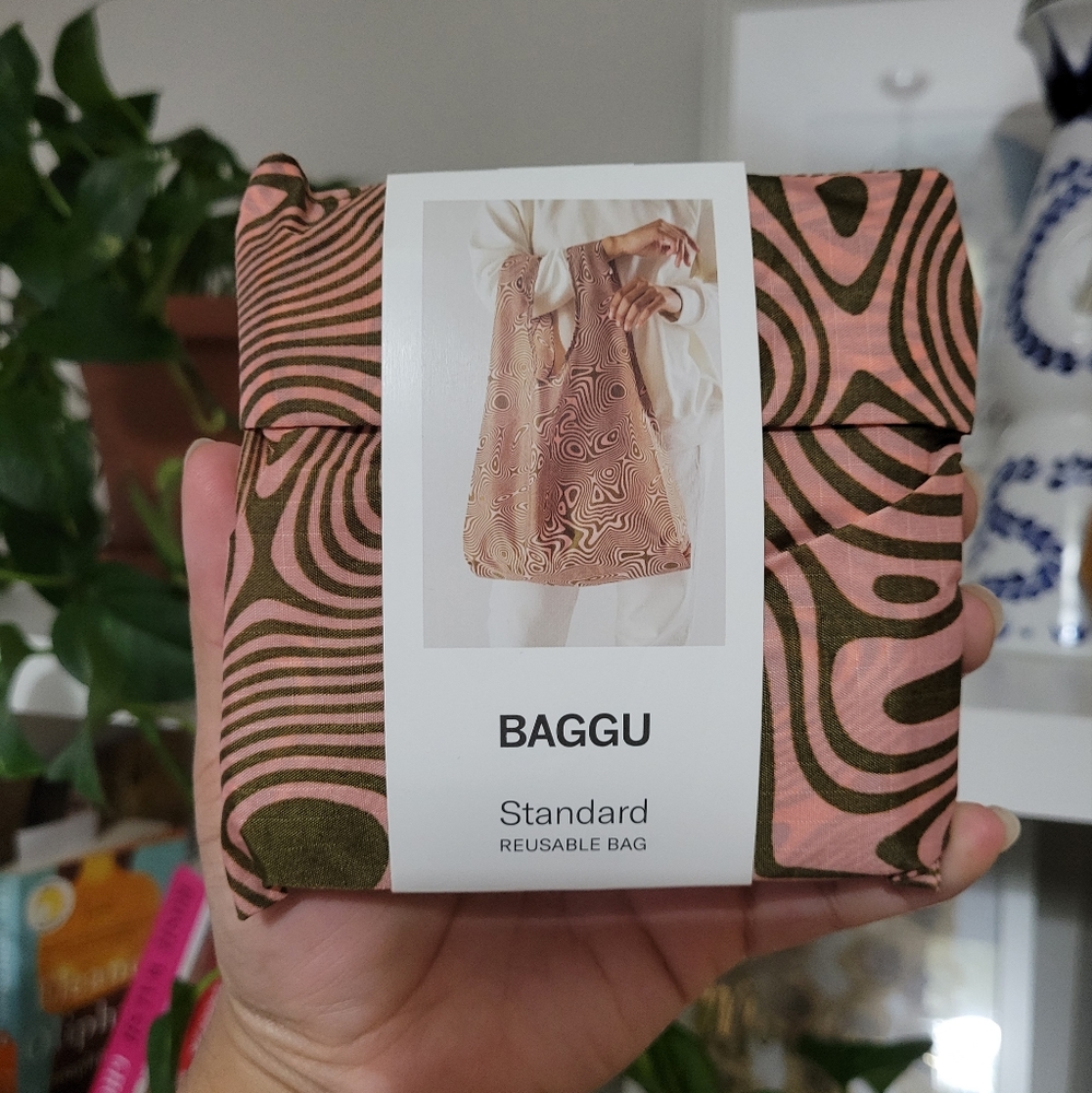 Trippy Swirl Salmon Baggu